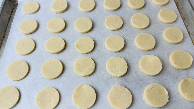 Cookie dough rounds on baking sheet