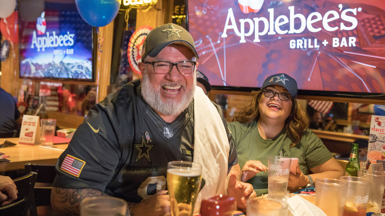 Couple laughing while eating at an Applebee's on Veteran's Day