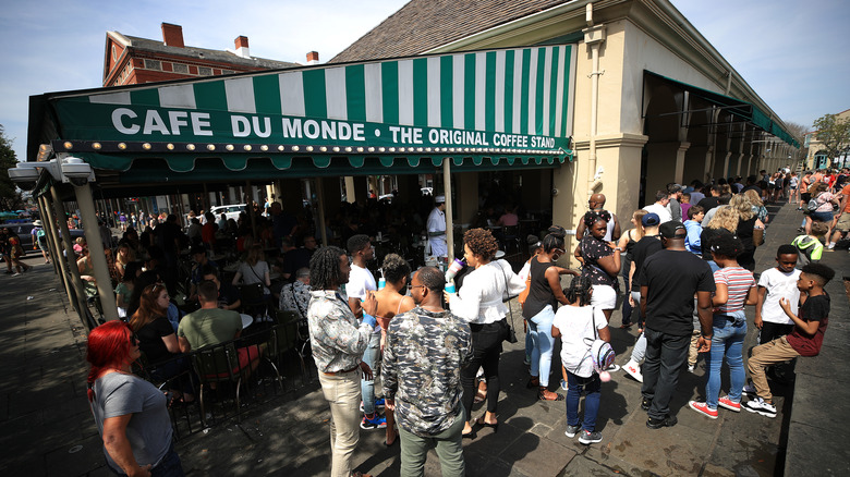 Long line forming outside Cafe du Monde in New Orleans