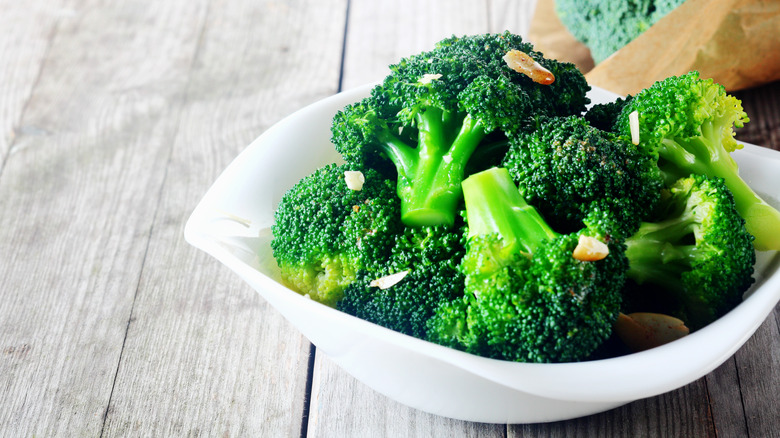 bowl of steamed broccoli