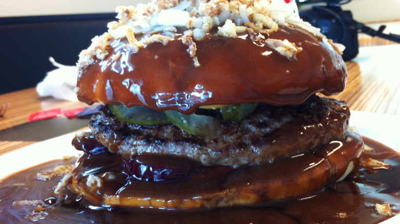 A bøfsandwich, a beef burger doused on a brown gravy