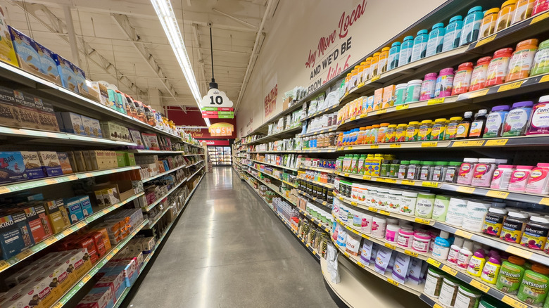 Grocery outlet aisle