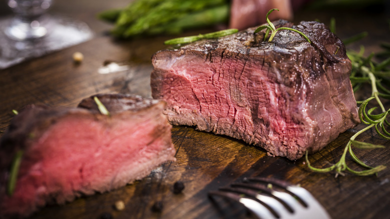 Halved filet mignon with asparagus