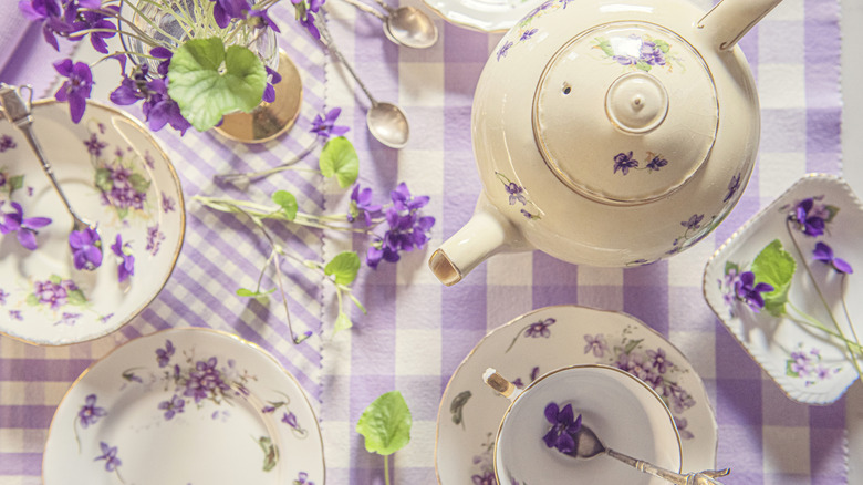Teapot and china display