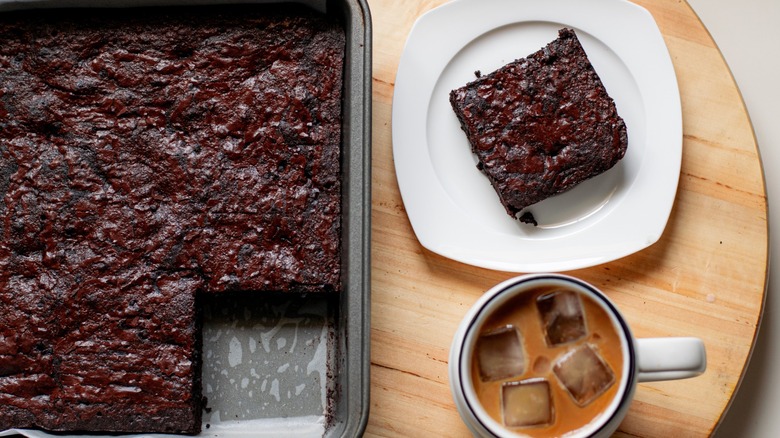 A sheet of cooked brownies.