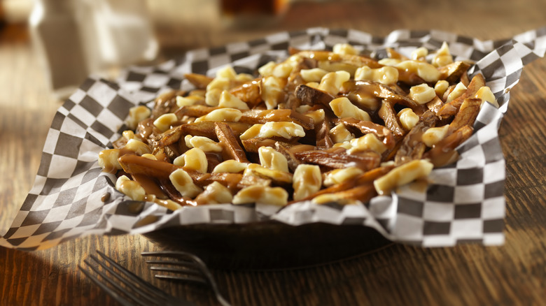 basket of poutine