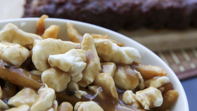 cheese curds on poutine