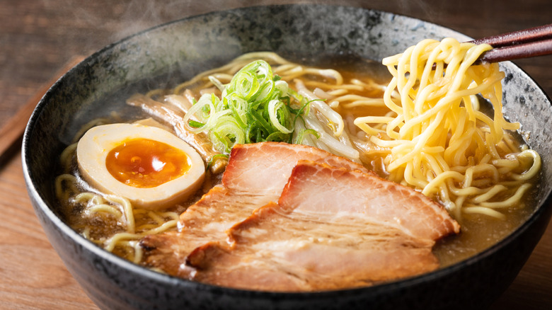 A photo of ramen with steam rising and a sizzling sensation