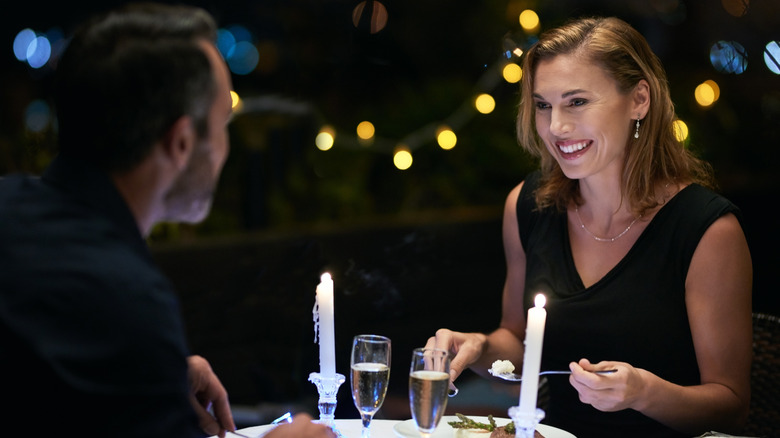 dim restaurant lighting