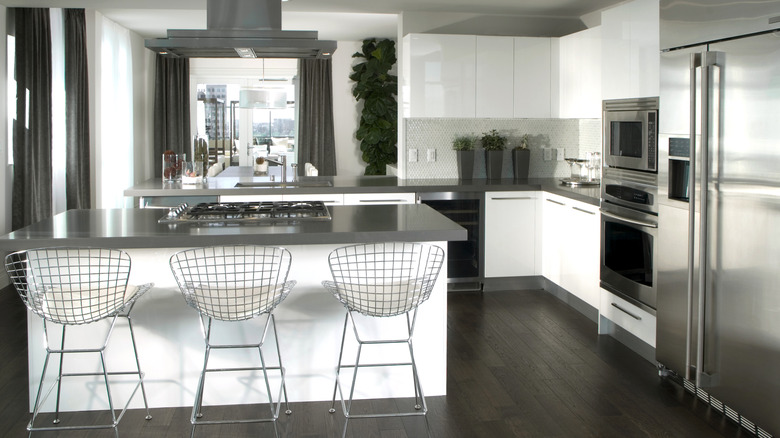 Eye-level photo of a contemporary kitchen with chrome theme