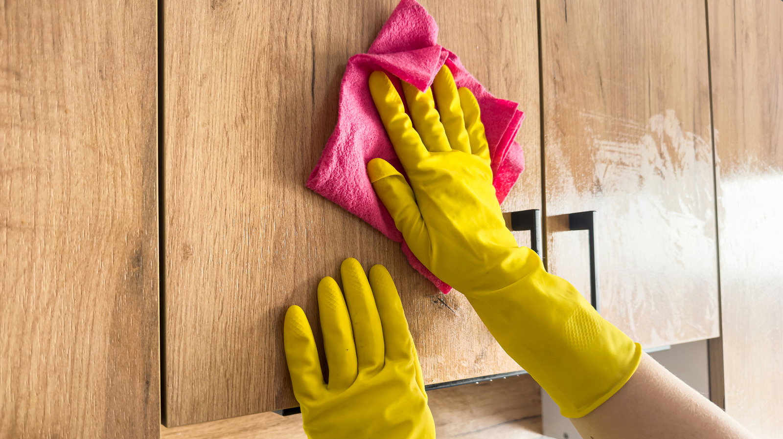 How To Avoid Damaging The Finish Of Your Cabinets When Cleaning