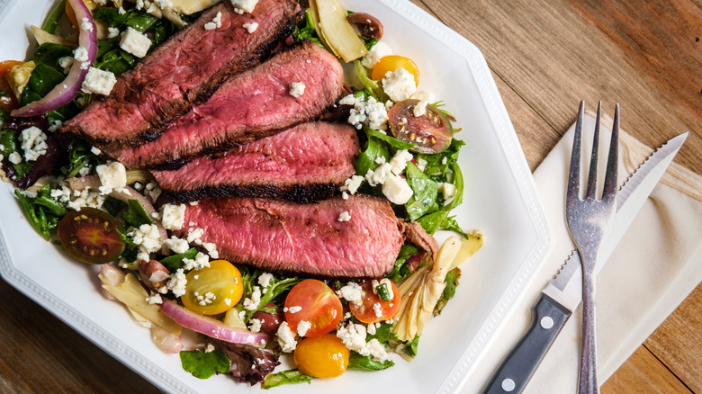 Steak salad with utensils