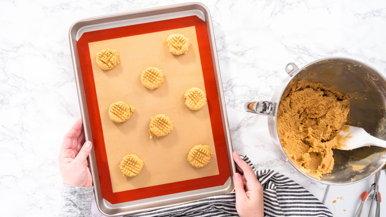 cookies on silicone baking mat