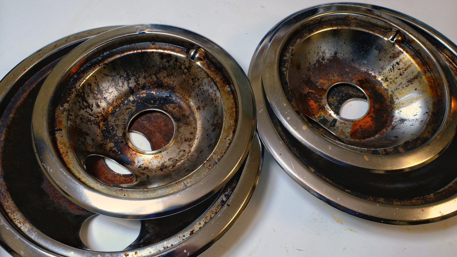 How To Clean Your Stove's Drip Pans The Correct Way