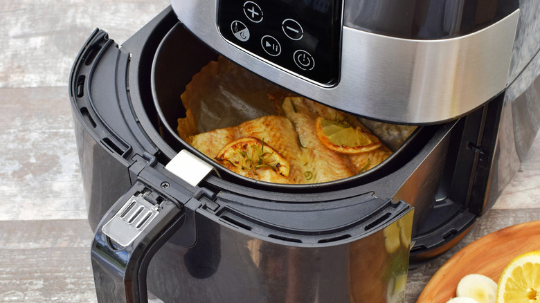 fish in air fryer basket
