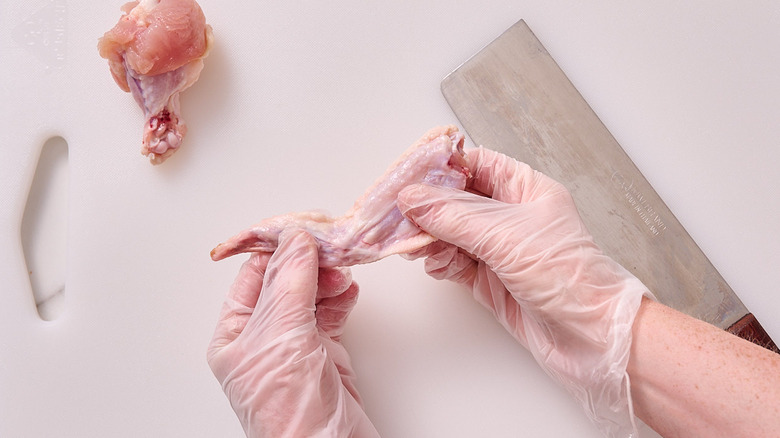 holding the wingette and wing tip in a v-shape