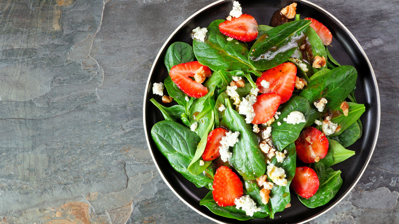 spinach and strawberry salad with feta cheese and walnuts