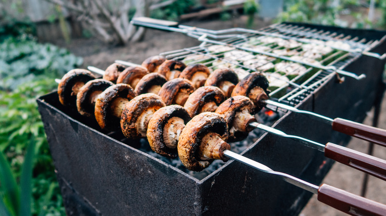 champignon mushrooms on the grill