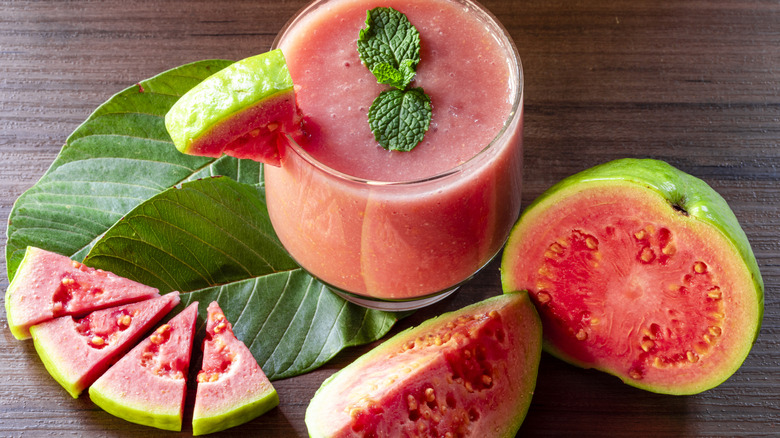 cut guava and guava juice