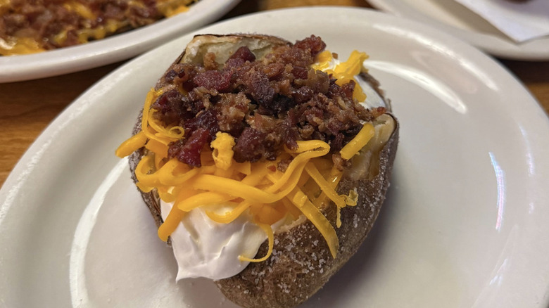 Baked potato with bacon