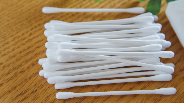 Cotton swabs lying on a wooden table