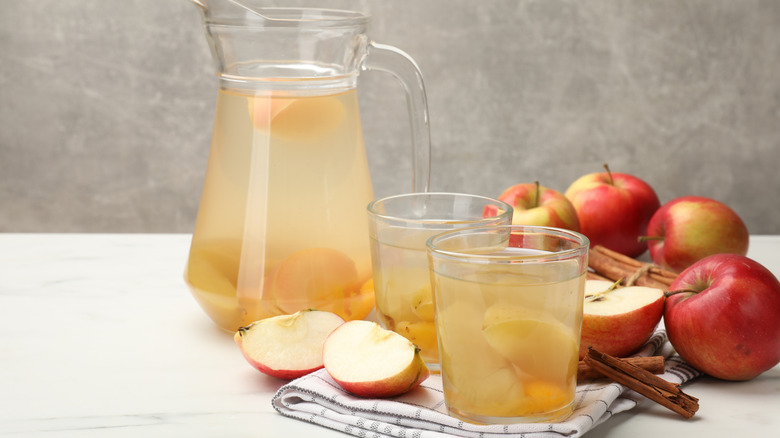 apple juice with cinnamon