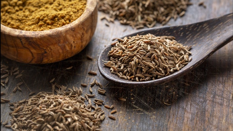Ground cumin and cumin seeds