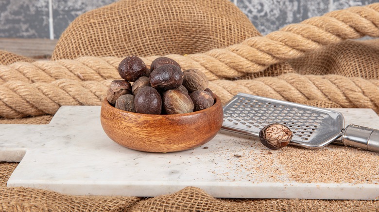 Nutmeg seeds, powder, and grater