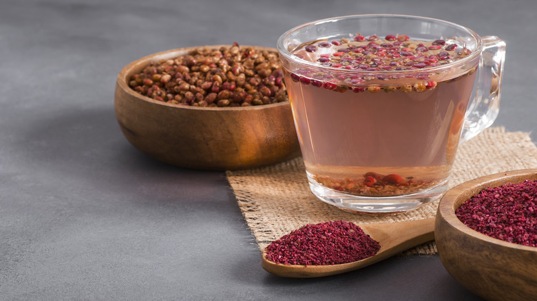 Dried sumac berries and powder