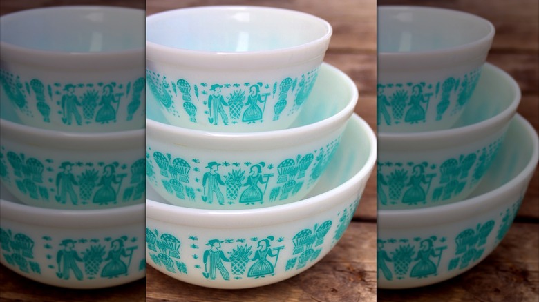 Pyrex "Butterprint" bowl set