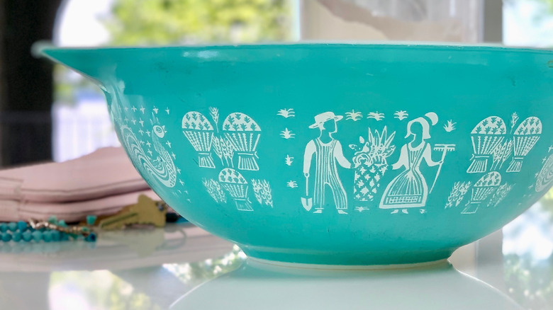 A blue "Butterprint" Pyrex bowl
