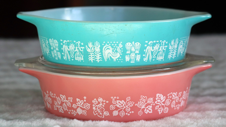 Vintage colorful Pyrex bowls
