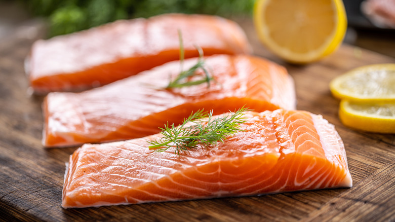 How To Tell The Difference Between Farm Raised And Wild Caught Fish