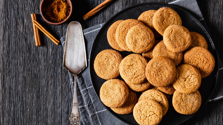 Gingersnap cookies on plate