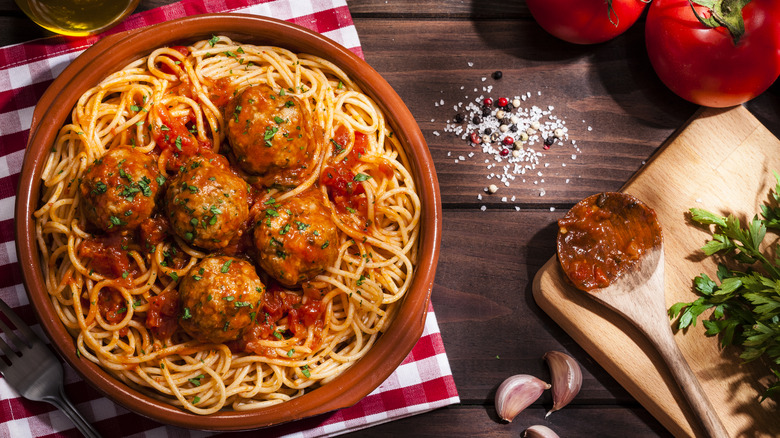 Bowl of spaghetti and meatballs 
