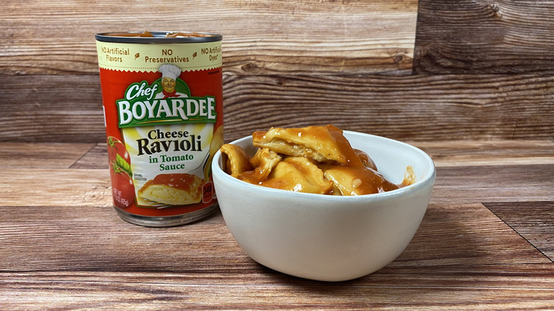 An open can and a bowl of Chef Boyardee Cheese Ravioli