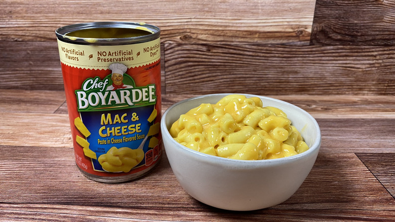 An open can and a bowl of Chef Boyardee Mac & Cheese