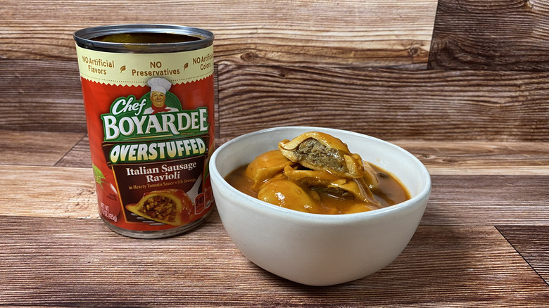 An open can and a bowl of Chef Boyardee Overstuffed Italian Sausage Ravioli
