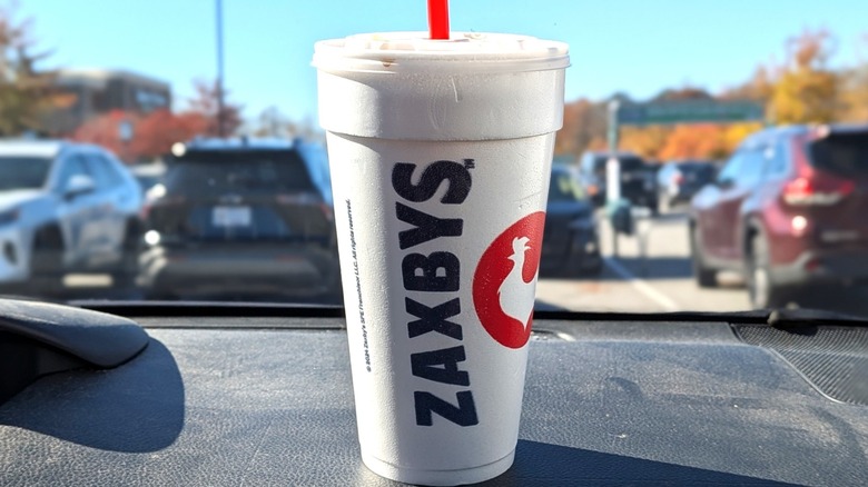 A Zaxby's fountain drink on a dashboard