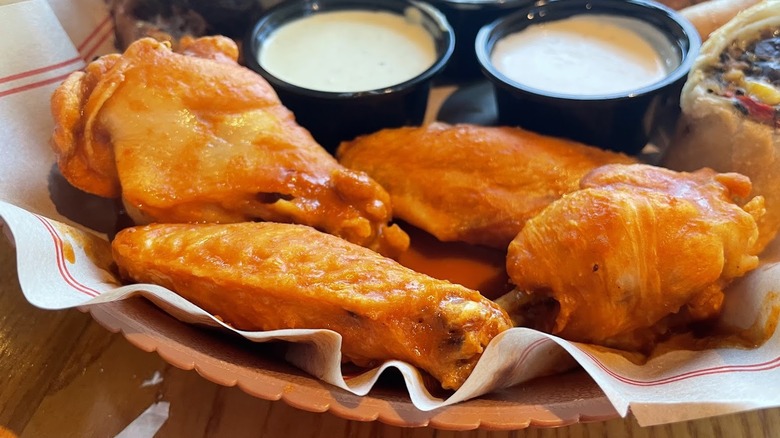 A plate of Buffalo wings from Chili's.