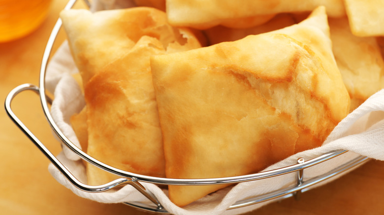 A basket of sopapillas