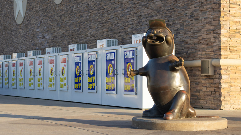 A statue of Buc-ee outside a Buc-ees
