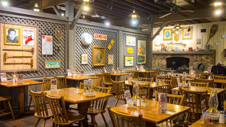 Cracker Barrel restaurant interior
