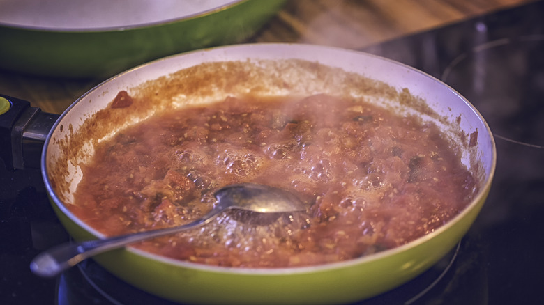 tomato sauce cooking