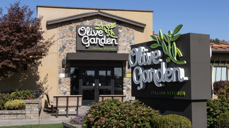 Exterior of an Olive Garden restaurant