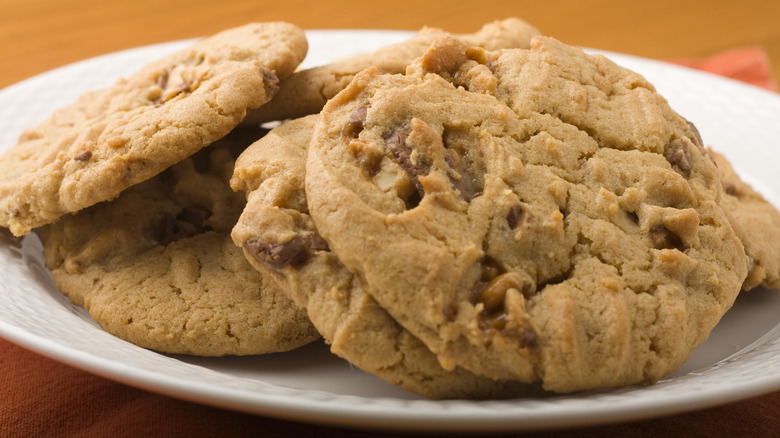 peanut butter cookies on plate 
