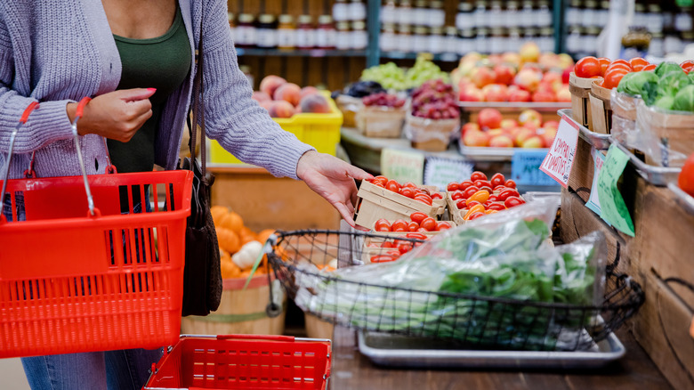 Shopping for tomatoes 