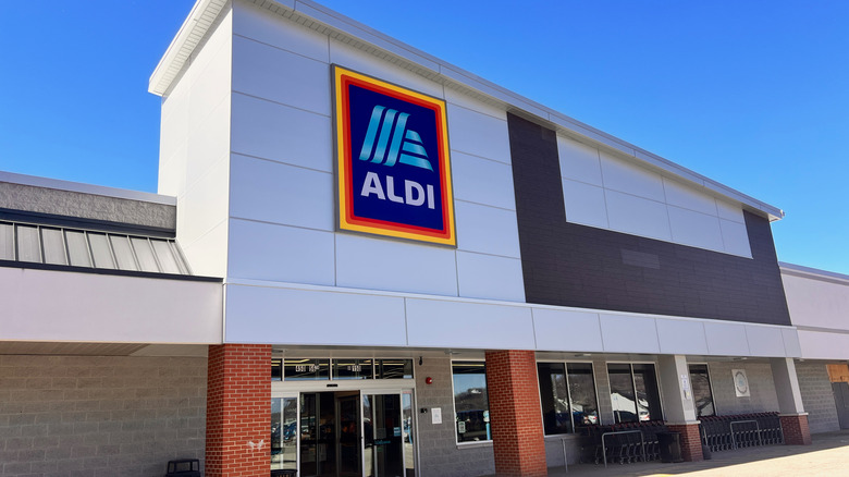 The exterior of an Aldi