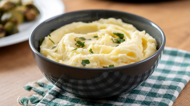 Bowl of mashed potatoes