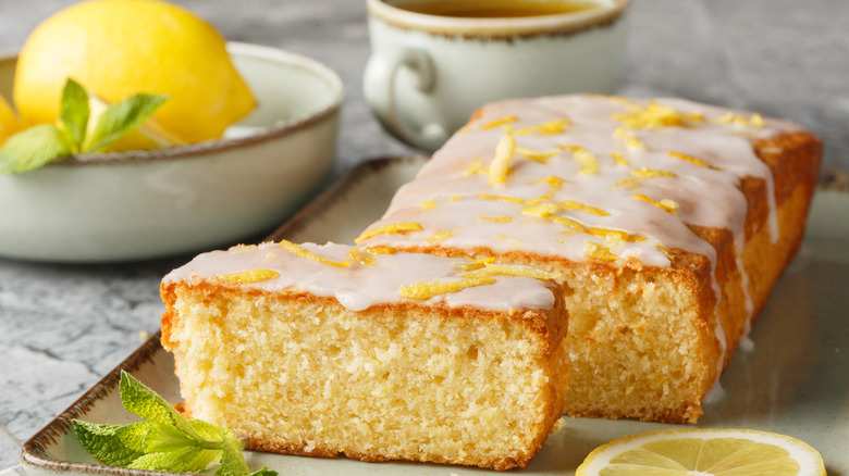 Lemon pound cake